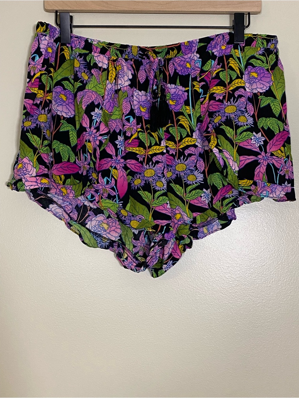 Victoria’s Secret Coverup Shorts Large Floral Ruffle Flowy Boho Flirty Feminine